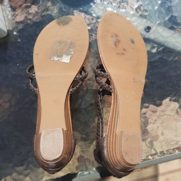 LE CHATEAU sandles - Picture 2 of 2